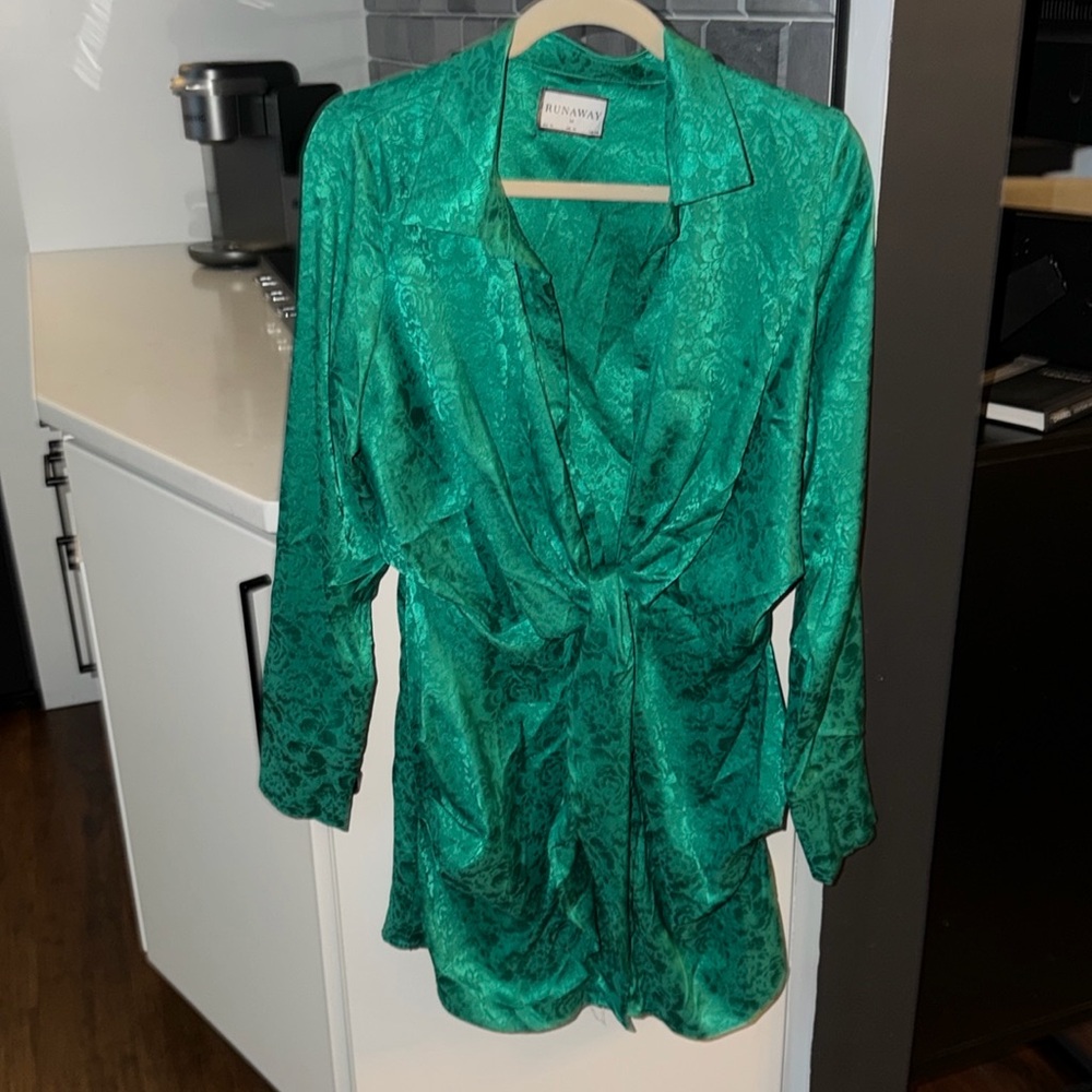 This is a Runaway the Label emerald green jacquard long sleeve tie front.
